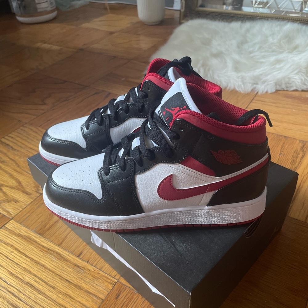 Air Jordan 1 mid